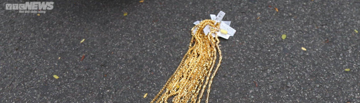 Thừa Thiên - Huế: Bắt nghi phạm dùng súng AK cướp tiệm vàng tại chợ Đông Ba - 3