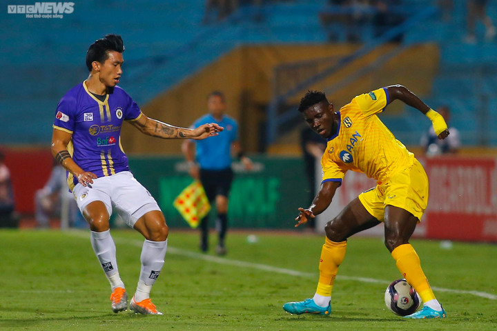 Trực tiếp bóng đá Hà Nội FC 2-1 SLNA: Thành Chung ghi bàn - 5