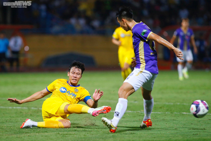Trực tiếp bóng đá Hà Nội FC 2-1 SLNA: Thành Chung ghi bàn - 1