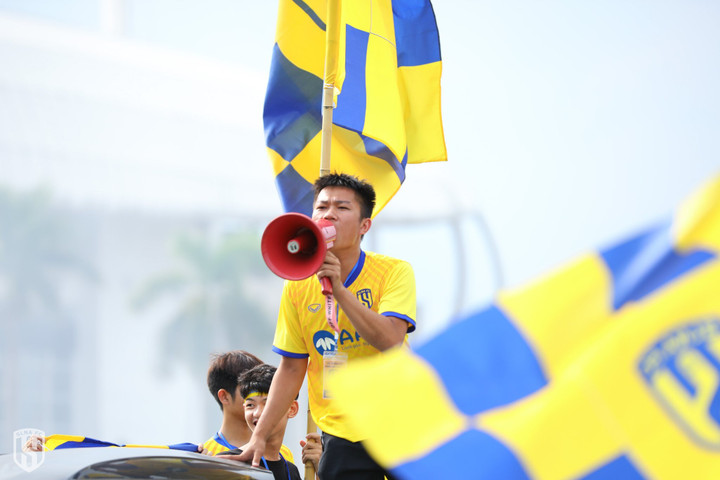 Trực tiếp bóng đá Hà Nội FC 2-1 SLNA: Thành Chung ghi bàn - 8