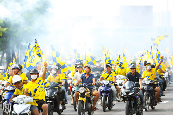 Trực tiếp bóng đá Hà Nội FC 2-1 SLNA: Thành Chung ghi bàn - 9