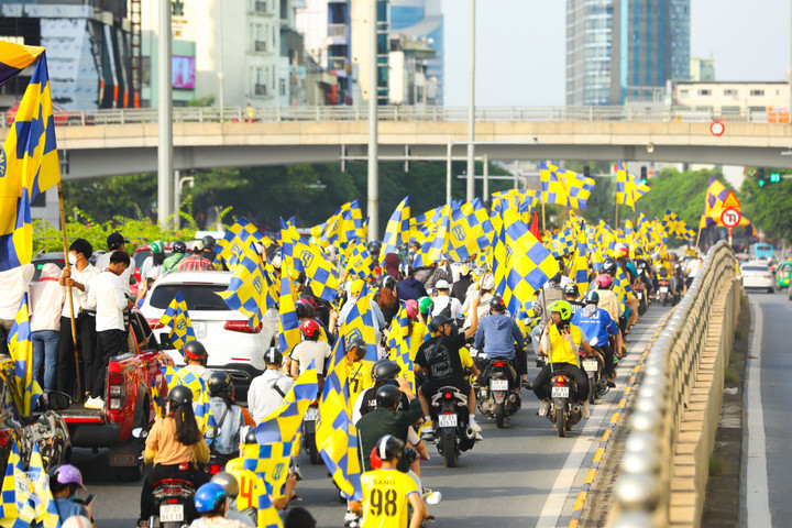 Trực tiếp bóng đá Hà Nội FC 2-1 SLNA: Thành Chung ghi bàn - 10