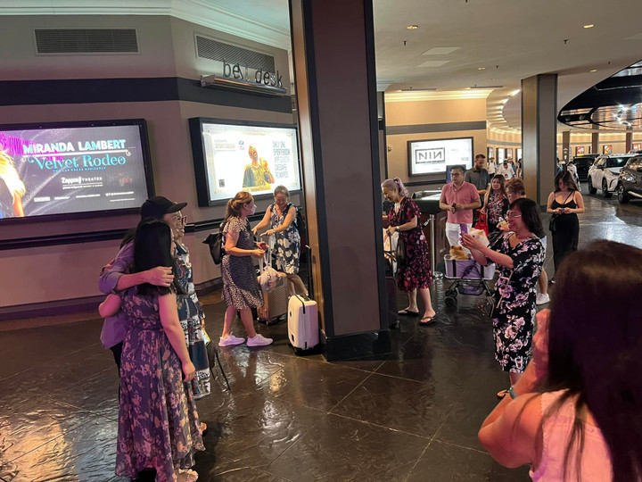 Sao Việt 2/8: Hoài Linh được khán giả ủng hộ khi tái xuất tại hải ngoại - 2