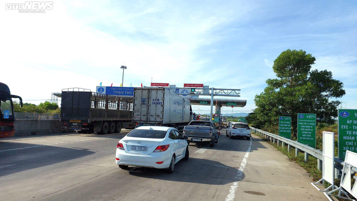 ETC tậm tịt, nhân viên quét thủ công, tài xế ngao ngán trong ngày đầu thu phí - 8