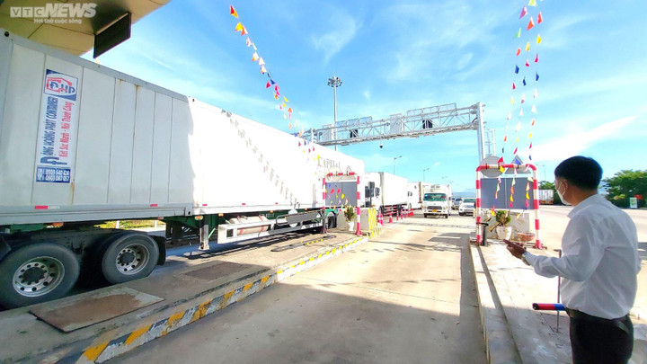 ETC tậm tịt, nhân viên quét thủ công, tài xế ngao ngán trong ngày đầu thu phí - 2