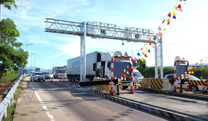 ETC tậm tịt, nhân viên quét thủ công, tài xế ngao ngán trong ngày đầu thu phí - 7