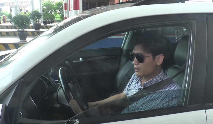 Barie làn ETC trạm Pháp Vân - Cầu Giẽ gặp lỗi, nhiều tài xế phải trả tiền mặt - 1