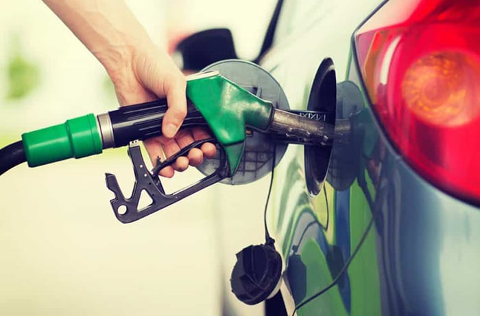Giá xăng giảm gần 500 đồng/lít - 1