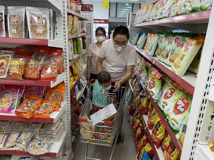 Thủ tướng chỉ đạo làm rõ việc giá hàng hóa chưa giảm mạnh theo xăng - 1