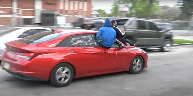 Xuất hiện hàng loạt vụ cướp ôtô vì thử thách trên TikTok - 1