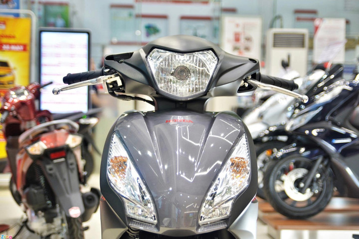 Honda Vision giảm giá trong tháng Ngâu - 2