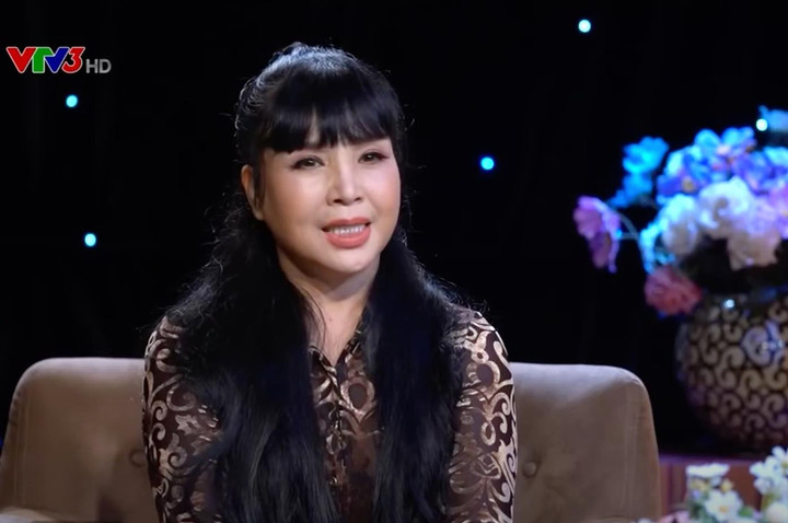 NSND Lan Hương 'Em bé Hà Nội': Từng bị chồng khoá trái cửa không cho đi diễn - 1