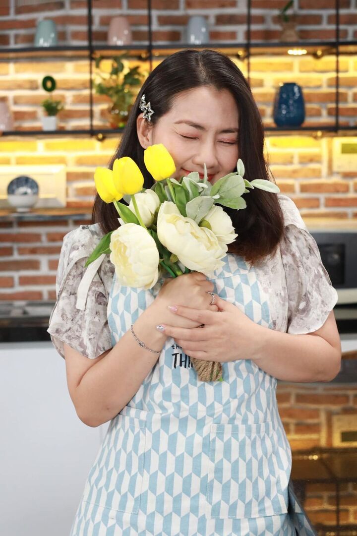 Sao Việt 3/8: Hari Won bị liệt cơ mặt bên trái - 2