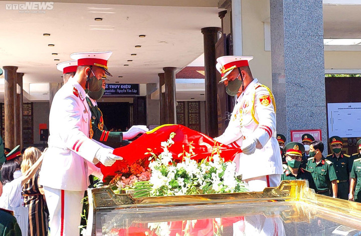 Ảnh: Đồng đội tiễn đưa anh hùng Kostas Nguyễn Văn Lập về nơi yên nghỉ - 7