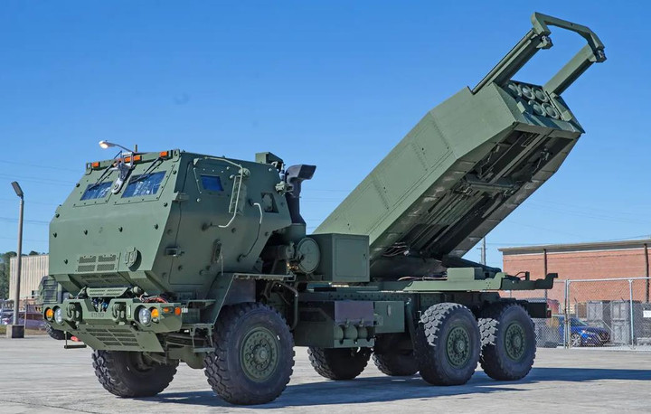 Nga phá hủy kho đạn HIMARS, Mỹ tăng viện trợ rocket cho Ukraine - 1