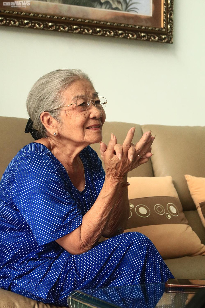 NSƯT Phi Điểu: Tuổi 91 vẫn tự chạy xe máy đi diễn, dạo phố mỗi ngày - 2