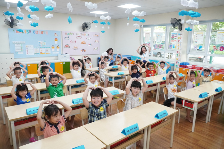 Học sinh tiểu học rộn ràng ngày tựu trường - 2