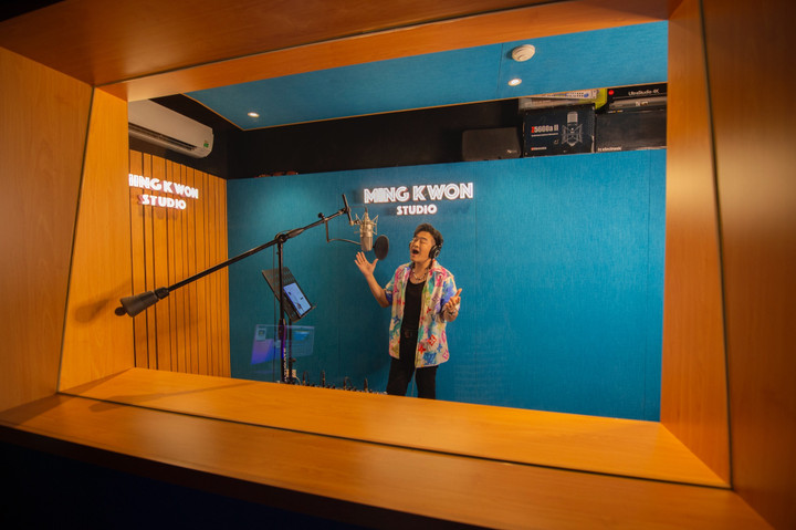 Ca sĩ Minh Quân tuổi 42: Người nhà hễ gặp là giục lấy vợ - 4