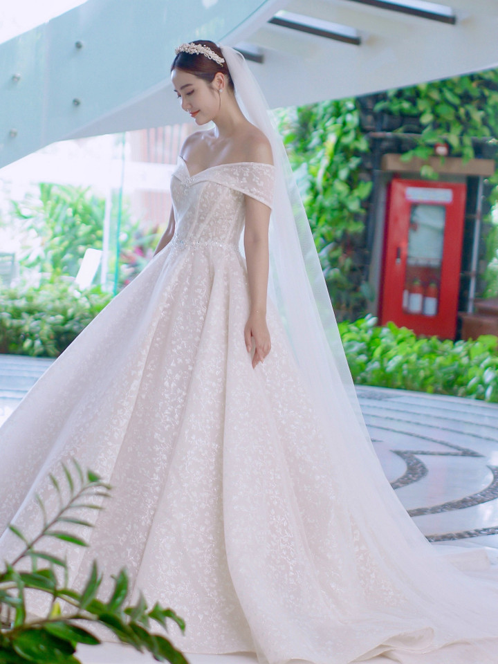 Sao Việt 4/8: Con gái Phi Nhung về Việt Nam thăm các em nuôi - 6