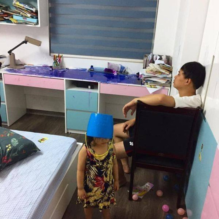 Loạt trò nghịch hú hồn của trẻ con làm bố mẹ '3 phần đau đớn, 7 phần gục ngã' - 1