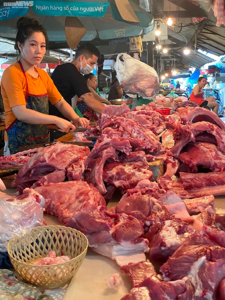 Giá thịt heo 'nhảy múa' không ngừng: Chợ ế ẩm, tiểu thương ngao ngán - 11