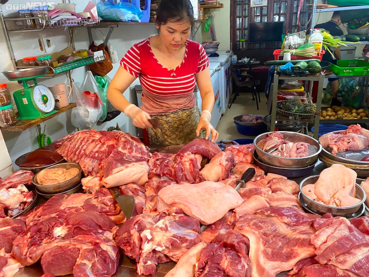 Giá thịt heo 'nhảy múa' không ngừng: Chợ ế ẩm, tiểu thương ngao ngán - 1