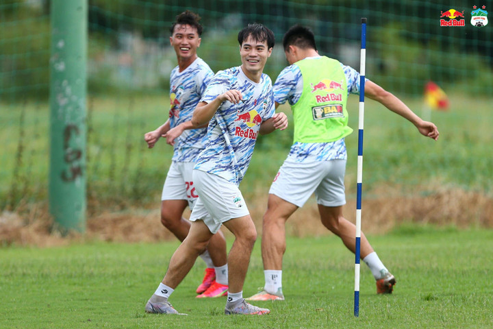 Công Phượng trở lại, HAGL thêm sức mạnh trước trận gặp Sài Gòn FC - 10