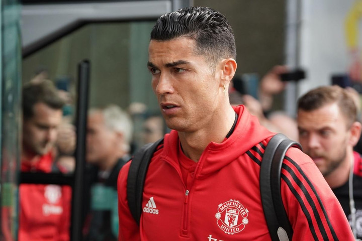 Tương lai bất định của Ronaldo khiến HLV Erik ten Hag khó xử - 1