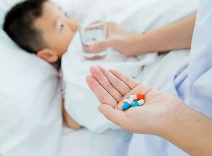 Bé trai hơn 1 tuổi tiểu ra máu vì loại bệnh tưởng chỉ ở người lớn - 1