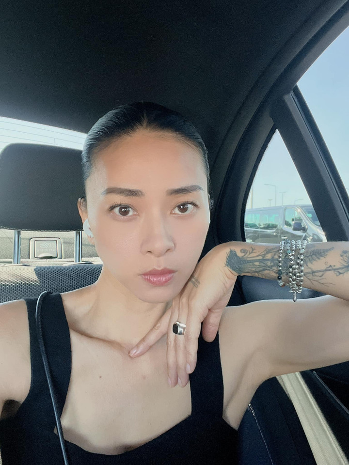 Sao Việt 5/8: Thiện Nhân đăng loạt ảnh ngọt ngào bên người tình đồng giới - 5