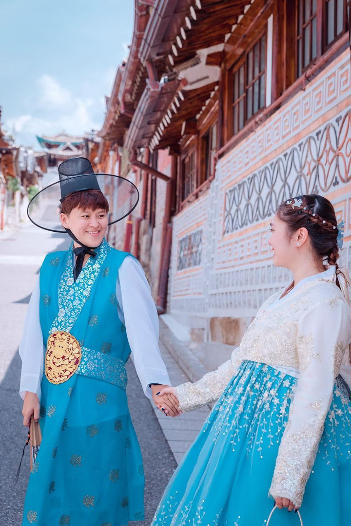 Sao Việt 5/8: Thiện Nhân đăng loạt ảnh ngọt ngào bên người tình đồng giới - 1