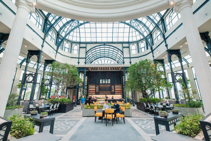 Không gian PhinDeli Café tại Aqua City.