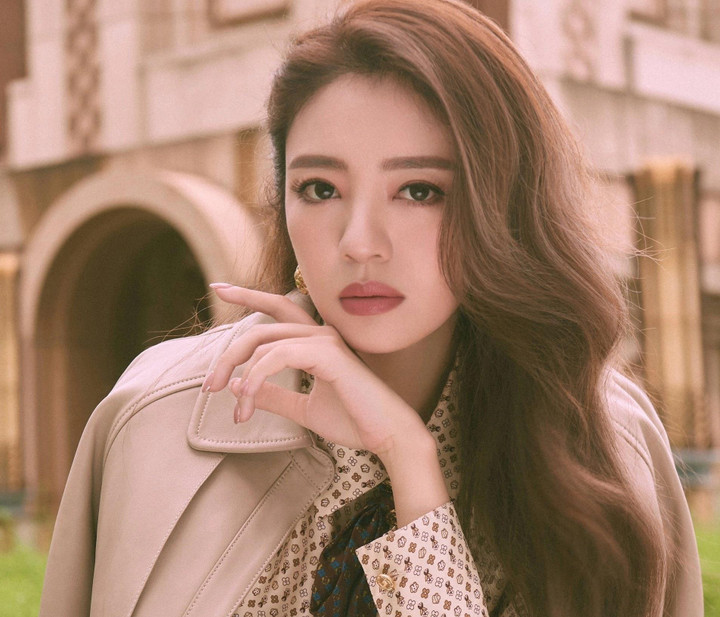 Hướng Tả phản bội Quách Bích Đình ảnh 8 Cảnh bẽ bàng của nhiều sao Hoa ngữ khi lấy chồng giàu - 8