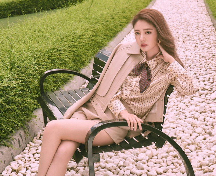 Hướng Tả phản bội Quách Bích Đình ảnh 7 Cảnh bẽ bàng của nhiều sao Hoa ngữ khi lấy chồng giàu - 7