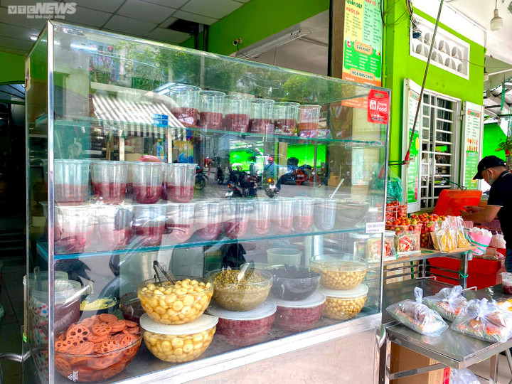 Các quán bán chè đậu đỏ ở TP.HCM ế ẩm ngày Thất tịch - 4