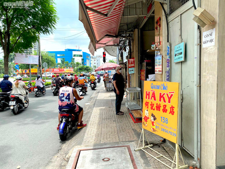 Các quán bán chè đậu đỏ ở TP.HCM ế ẩm ngày Thất tịch - 7