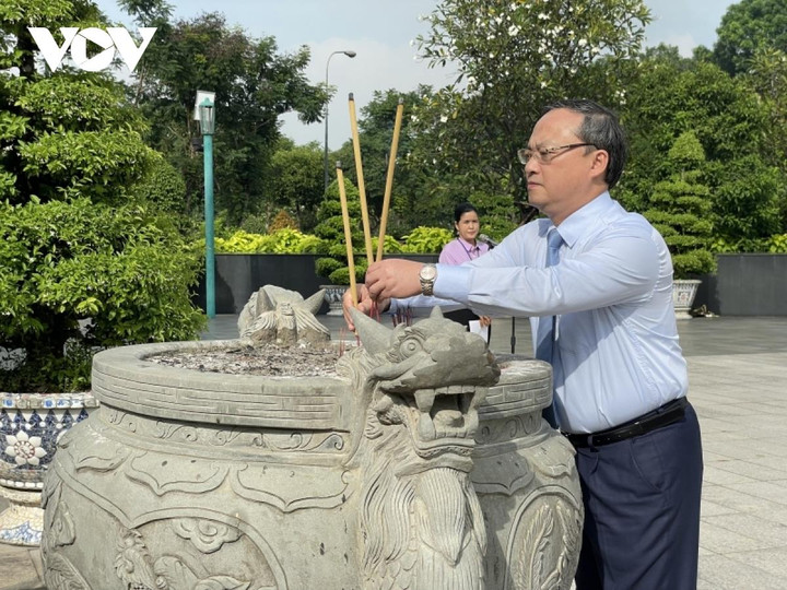 Đoàn đại biểu VOV dâng hương tưởng nhớ Chủ tịch Hồ Chí Minh - 2