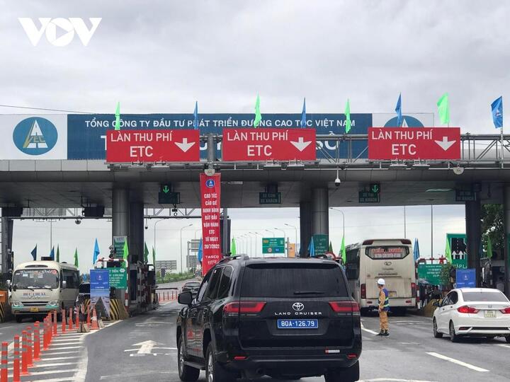 Vì sao xe dán thẻ ETC, có tiền nhưng không qua được trạm? - 3
