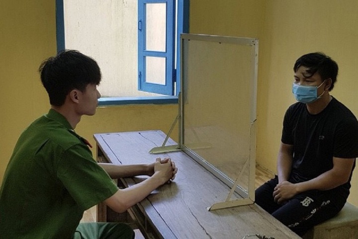 Giả danh công an, còng tay nạn nhân để cướp tài sản - 1