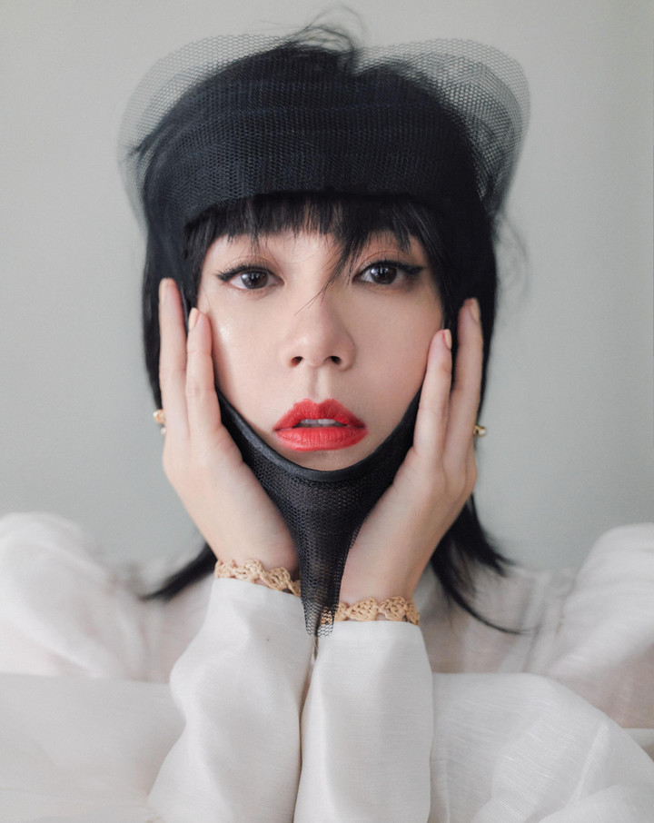 Hướng Tả phản bội Quách Bích Đình ảnh 11 Cảnh bẽ bàng của nhiều sao Hoa ngữ khi lấy chồng giàu - 11