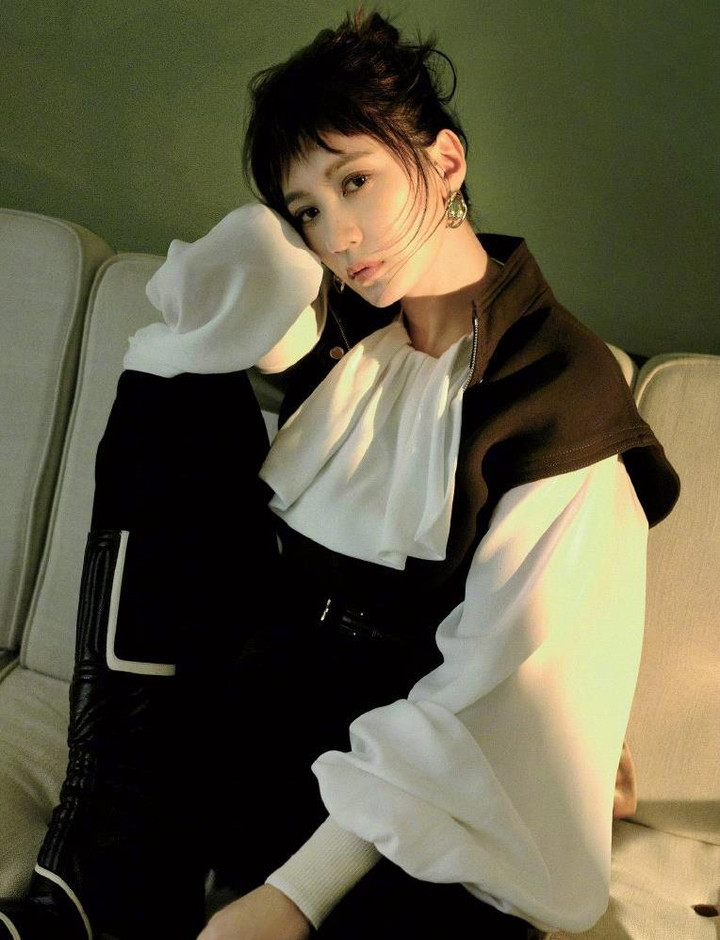 Hướng Tả phản bội Quách Bích Đình ảnh 10 Cảnh bẽ bàng của nhiều sao Hoa ngữ khi lấy chồng giàu - 10