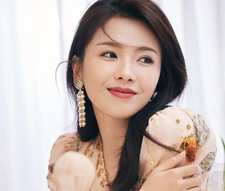 Hướng Tả phản bội Quách Bích Đình ảnh 13 Cảnh bẽ bàng của nhiều sao Hoa ngữ khi lấy chồng giàu - 13