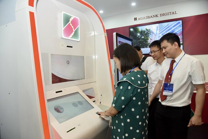 Agribank ra mắt ngân hàng số: Một chạm đa tiện ích - 2