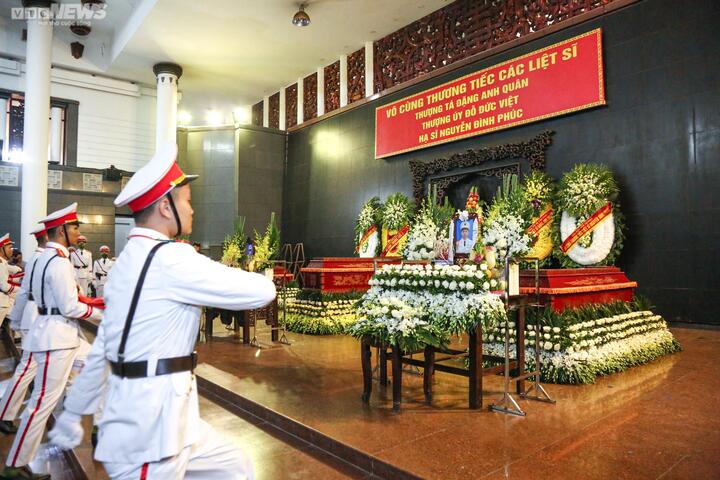Tiễn biệt liệt sĩ Đỗ Đức Việt về nơi an nghỉ cuối cùng - 9
