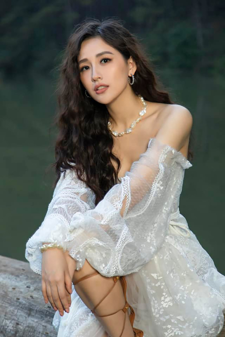 Sao Việt 7/8: Hoa hậu Kỳ Duyên táo bạo diện nội y khoe dáng - 7