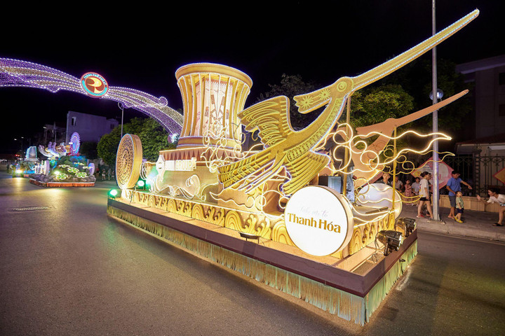 Những sắc màu mê hoặc tại Lễ hội đường phố Carnival Hà Nam - 3