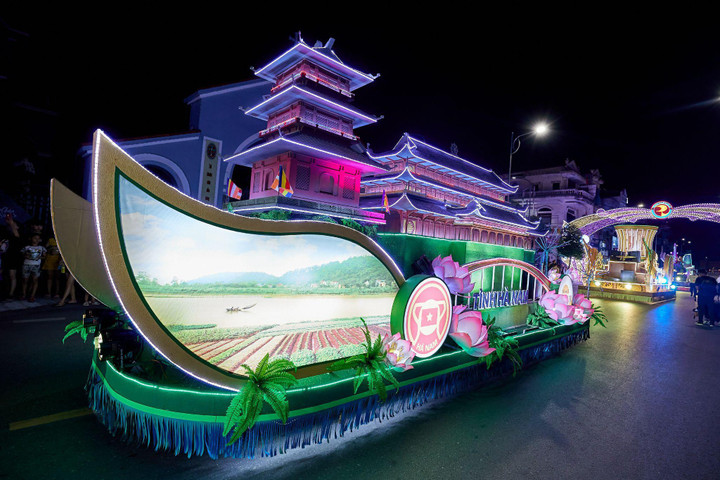 Những sắc màu mê hoặc tại Lễ hội đường phố Carnival Hà Nam - 5