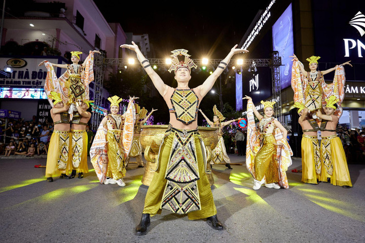 Những sắc màu mê hoặc tại Lễ hội đường phố Carnival Hà Nam - 6