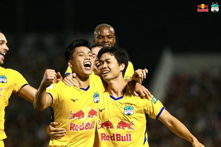 Công Phượng rực sáng với bàn thắng đẳng cấp, khiến đội bóng Sài Thành 'ôm hận' - 1