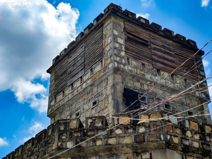 Ảnh: Ao vua Bảo Đại, tàn tích bí ẩn giữa rừng thông Đà Lạt - 7